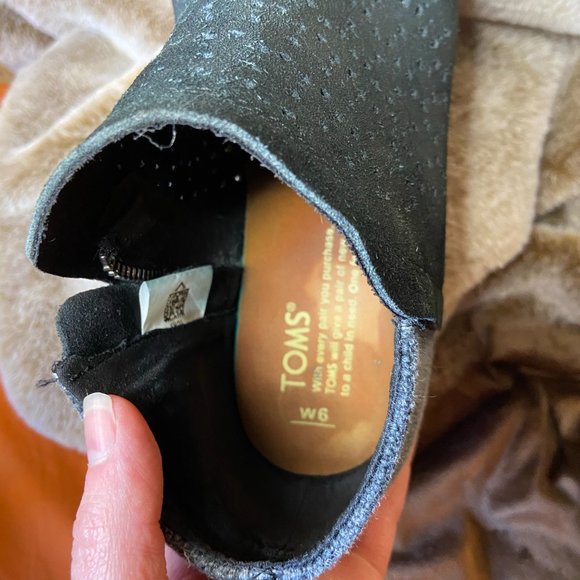 Toms | Black Ankle Booties | W6 - Picture 4 of 5